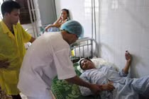 Gặp người sống sót trong vụ sập cổng trường học