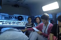 Máy bay "rơi tự do": Làm sao để không bị thương?