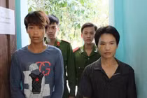 Gặp cướp bỏ chạy để người yêu bị hiếp dâm