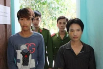 Gặp cướp bỏ chạy để người yêu bị hiếp dâm