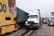 Bảy xe tông nhau liên hoàn, quốc lộ 1 kẹt cứng