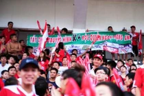 CĐV phản đối K+ độc quyền giải Ngoại hạng Anh