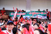 CĐV phản đối K+ độc quyền giải Ngoại hạng Anh