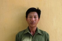 Mâu thuẫn nhỏ, vác dao đâm thủng bụng hàng xóm