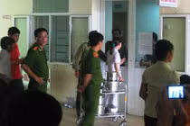 Đập phá bệnh viện, đánh bác sĩ vì bệnh nhân chết