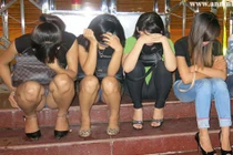 Một đêm, Công an Hà Nội “quét” hơn 200 “gái gọi“