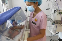 Bà mẹ Hà Nội đánh liều mạng sống để sinh con