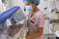 Bà mẹ Hà Nội đánh liều mạng sống để sinh con