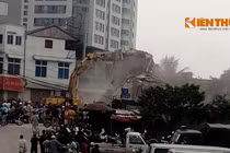 HN: Chính thức cưỡng chế ngôi nhà tại nút thắt cổ chai đường Bưởi