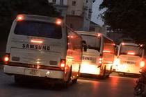 Xe chở công nhân Samsung tiếp tục làm loạn Hà Nội