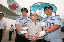 Dặm trường "lưu lạc" của những kẻ trốn nã quốc tế