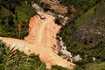 Sạt lở đất ở Lào Cai, 2 công nhân ngủ trong lán tử vong