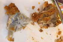 “Sốc” phiếu gửi xe trong gà rán Lotteria Sense City Cần Thơ