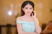 Nam Em khoe vòng một quyến rũ trước khi thi Miss Earth