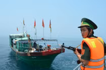 Xua đuổi tàu cá Trung Quốc vi phạm lãnh hải Việt Nam