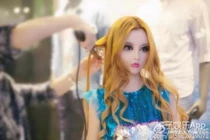 Hot girl Trung Quốc giống hệt búp bê Barbie gây sốt