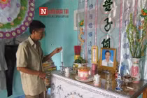 Cha bệnh tật nằm vật bên bàn thờ con với nỗi đau ngày cận Tết