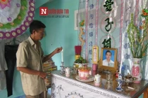 Cha bệnh tật nằm vật bên bàn thờ con với nỗi đau ngày cận Tết