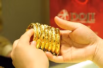 Vàng trong nước tăng đáng kể, đi ngược với giá thế giới