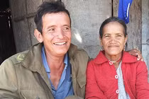 Kỳ lạ ngôi làng phụ nữ bắt trai trẻ làm... chồng