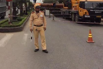 Hà Tĩnh: CSGT chặn đường để đại gia dựng nhà