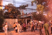 Cần cẩu công trình khách sạn đổ sập xuống nhà dân