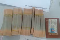 Phát hiện hàng nghìn tờ tiền giả tại sân bay Nội Bài