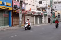 Tại sao người Sài Gòn, Hà Nội đóng cửa mùng 1 Tết?