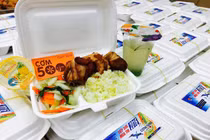 Xúc động những phần cơm 5.000 phục vụ sĩ tử 