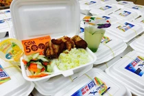 Xúc động những phần cơm 5.000 phục vụ sĩ tử 