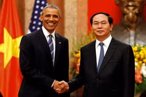 Tổng thống Obama công bố gỡ bỏ cấm vận vũ khí đối với Việt Nam