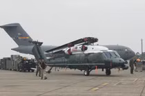 Trực thăng Marine One của TT Obama đến Nội Bài