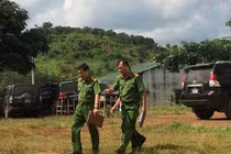 Công an 2 tỉnh truy bắt nhóm bắn chết 3 người