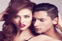 Người mẫu Hồng Quế sinh con gái đầu lòng