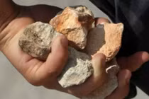 Nghịch tử dùng đá đập chết mẹ ruột: Say rượu vẫn phải trả giá