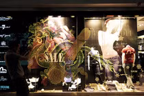 Quốc đảo in “của quý” lên tường để xua đuổi tà ma