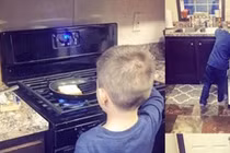 Mẹ Mỹ dạy con nấu ăn, mẹ Việt dạy con tìm người nấu 