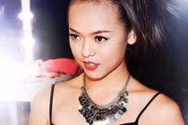 Mai Ngô cát-sê tăng chóng mặt, chạy show không xuể