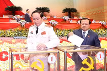 Toàn cảnh bỏ phiếu bầu Ban Chấp hành Trung ương khóa XII