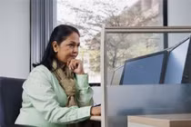 Mẹ chồng xem trộm clip nóng của hai vợ chồng