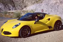 “Người đẹp Ý” Alfa Romeo 4C Spider lộ diện không che đậy