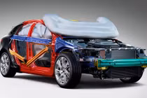 Độc đáo túi khí bảo vệ người đi bộ trên Volvo 40