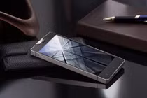 5000 đô cho chiếc smartphone Titan, nạm vàng 18K này