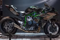 Soi chi tiết siêu môtô Kawasaki Ninja H2R giá 50.000 USD