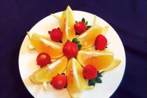 Cách trang trí đĩa hoa quả đẹp mắt mời khách