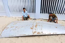 Ngư dân vớt được vật thể nghi là mảnh vỡ máy bay