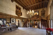 Bên trong chốn hưởng lạc thâu đêm của ông chủ Playboy