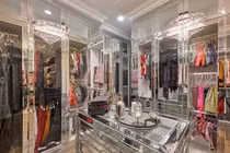 Căn hộ mang sự phóng khoáng của biển cả, phòng thay đồ xa xỉ, 80% là kính 