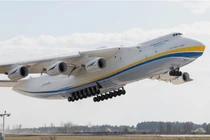 Có gì bên trong máy bay vận tải lớn nhất thế giới chở đồ y tế COVID-19?