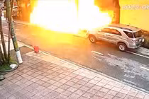 Clip kinh hoàng vụ nổ khí gas thổi tung quán lẩu ở Quảng Ninh